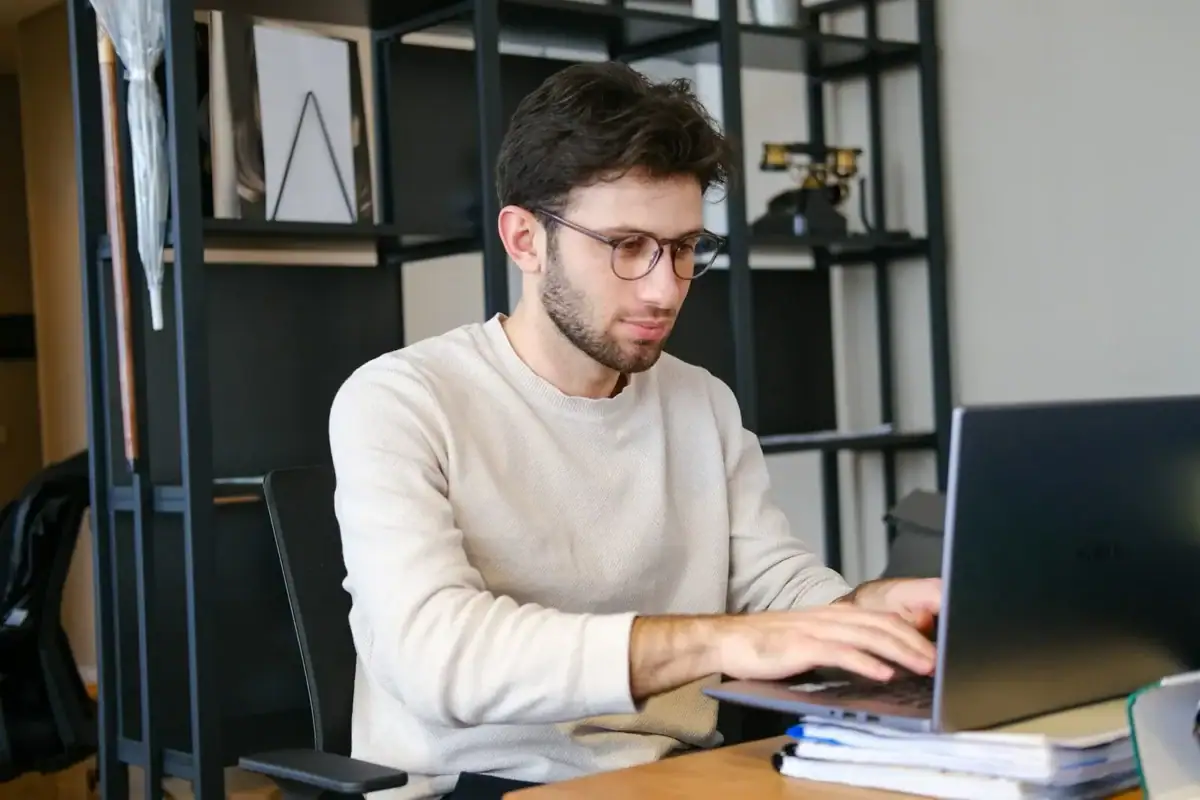 WordPress freelancer vs agency: which should you hire?